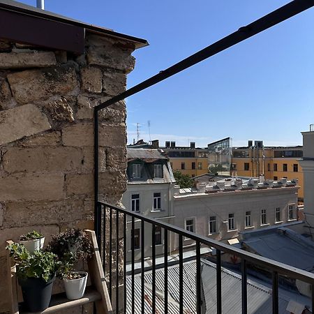 White Door Apartments Heart Of Odessa 1 Εξωτερικό φωτογραφία