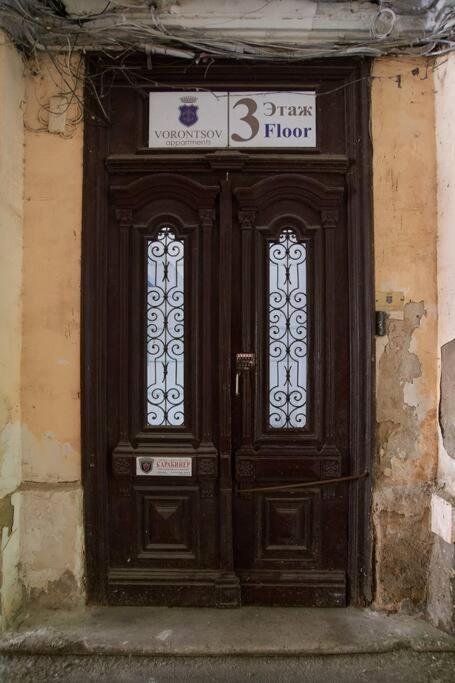 White Door Apartments Heart Of Odessa 1 Εξωτερικό φωτογραφία