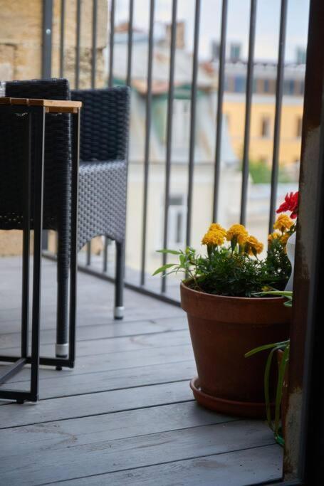 White Door Apartments Heart Of Odessa 1 Εξωτερικό φωτογραφία