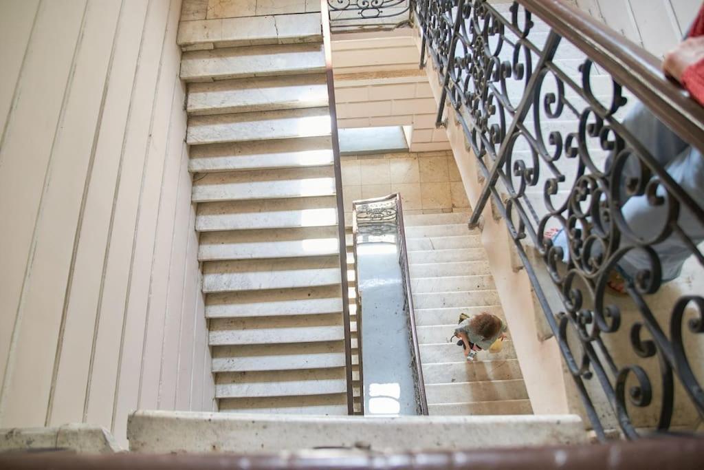 White Door Apartments Heart Of Odessa 1 Εξωτερικό φωτογραφία