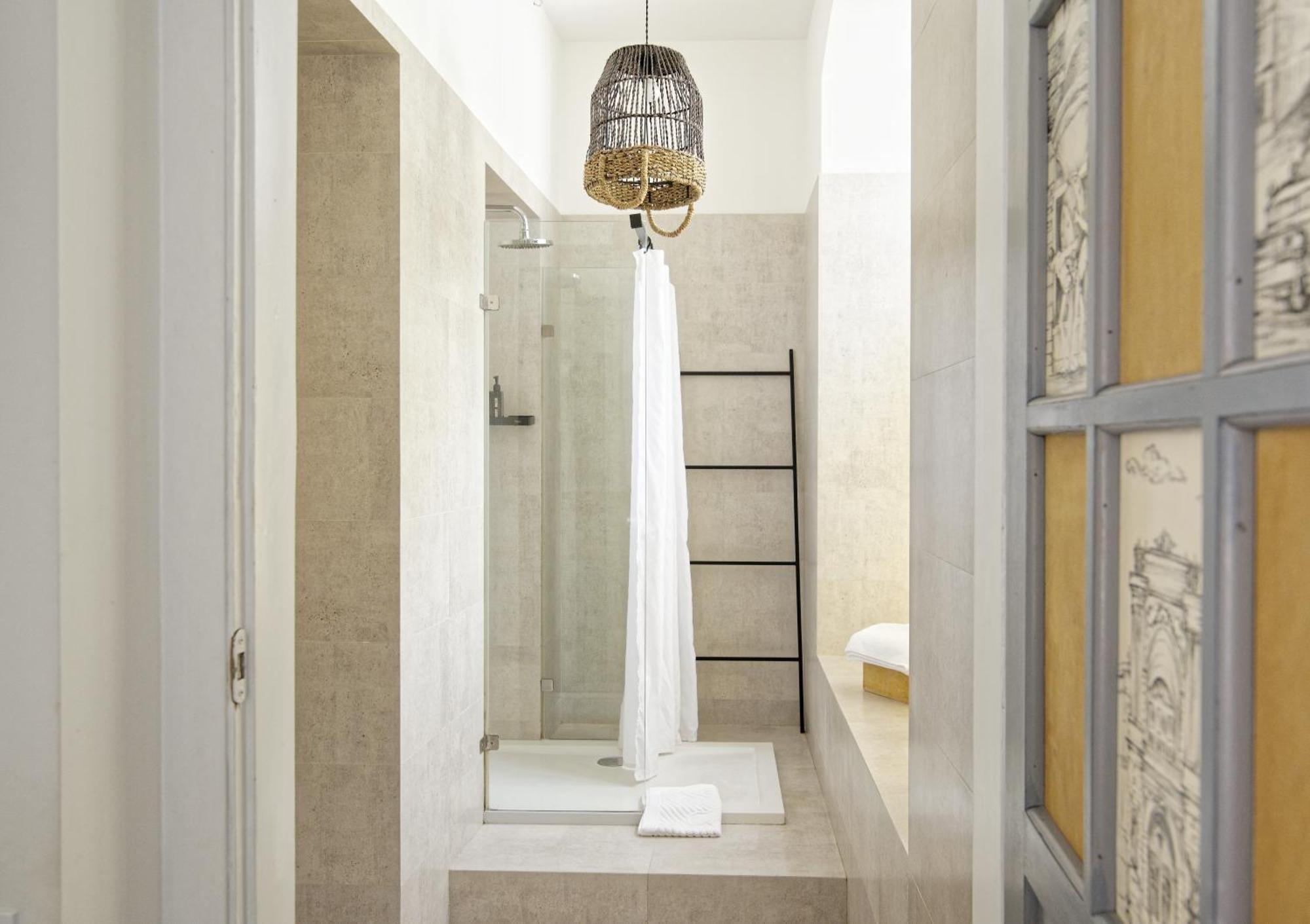 White Door Apartments Heart Of Odessa 1 Εξωτερικό φωτογραφία