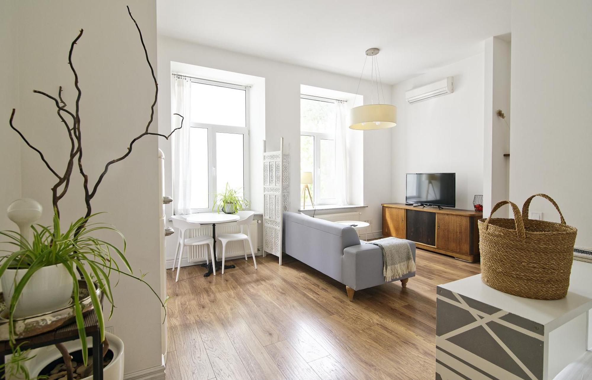 White Door Apartments Heart Of Odessa 1 Εξωτερικό φωτογραφία