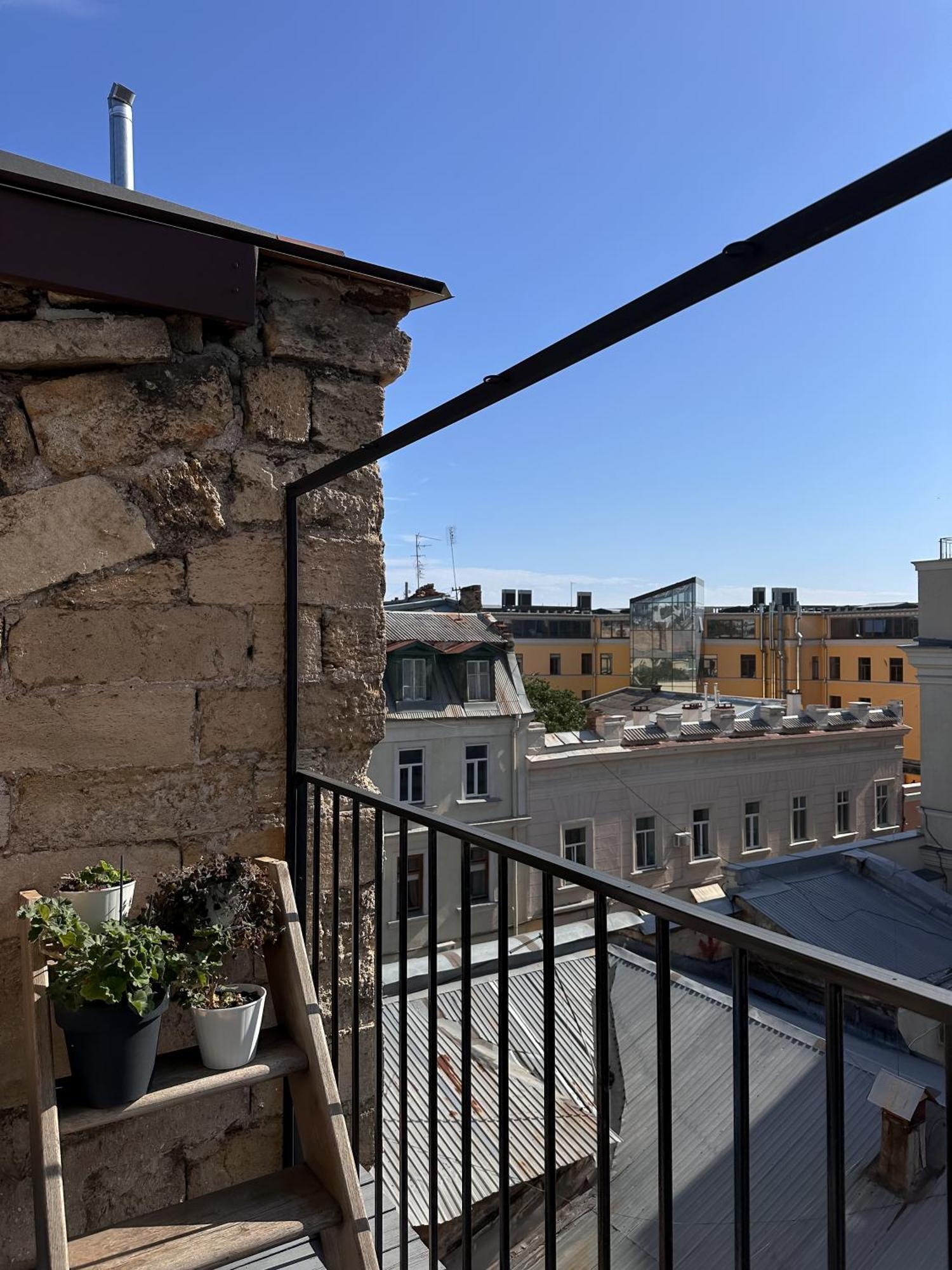 White Door Apartments Heart Of Odessa 1 Εξωτερικό φωτογραφία