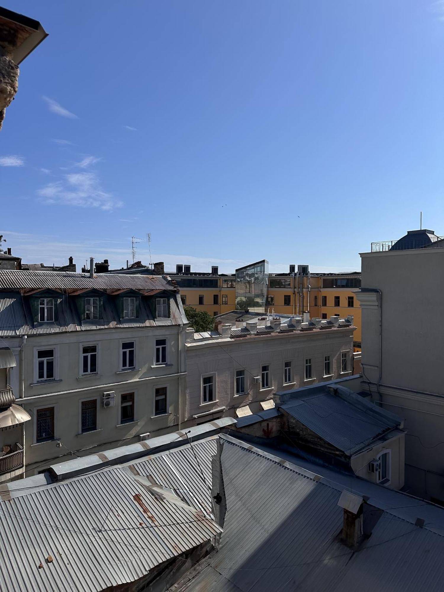 White Door Apartments Heart Of Odessa 1 Εξωτερικό φωτογραφία